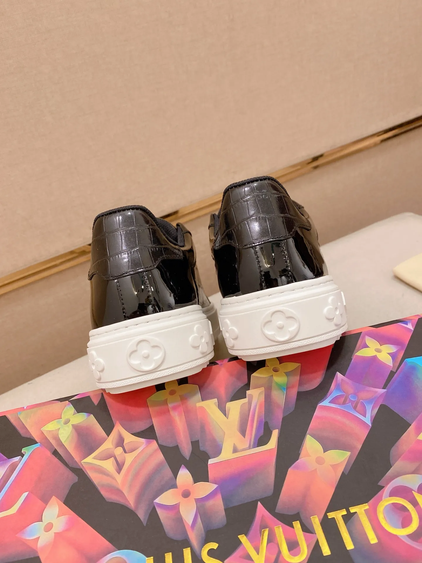Men's shoes💰: 540💰(Niuli: full package) louis vuitton (Louis Vuitton/lv) top 🔍🔍 new models are on sale at the same time at the counter. The upper 🇮🇹 is imported from Italy, first-layer cowhide, and the lining is fully imported cowhide. 💪💪, completely 1⃣️ to 1 ⃣️Re-engraved🇮🇹💪💪, ⚠Sole: The original sole is specially provided by the original factory, the exclusive movable molded sole is super comfortable, ⚠The original factory follows the order, 🔍🔍high quality, you can enter and exit the counter at will, welcome to compare⚠. Code number:38-44